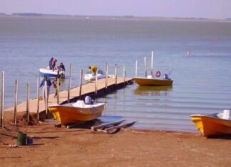UN PESCADOR FALLECIÓ TRAS HUNDIRSE UNA LANCHA EN LA LAGUNA DE COCHICÓ