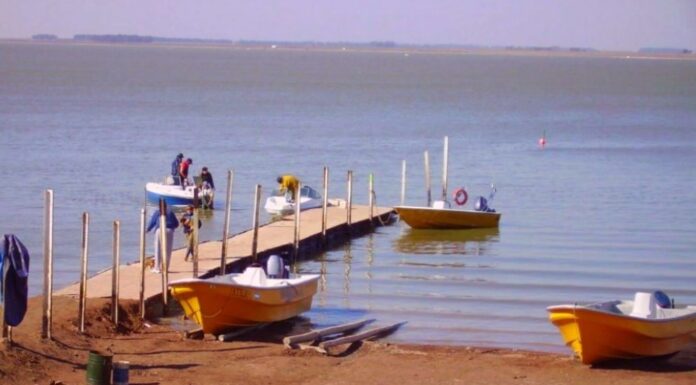 UN PESCADOR FALLECIÓ TRAS HUNDIRSE UNA LANCHA EN LA LAGUNA DE COCHICÓ