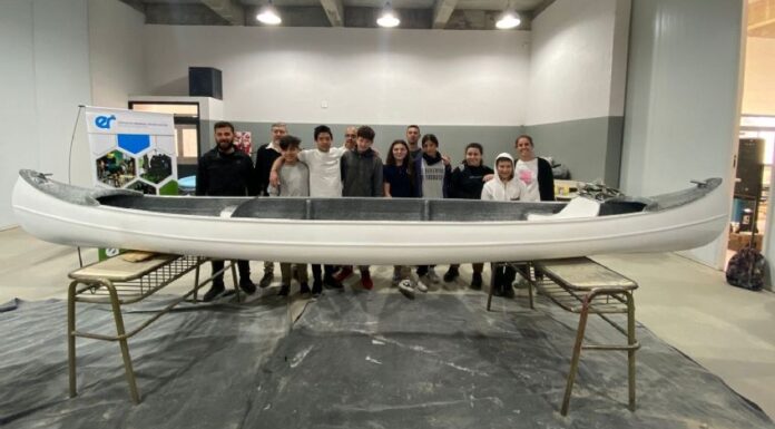 LA CURIOSA HISTORIA DE LA ESCUELA DONDE LOS CHICOS APRENDEN A CONSTRUIR BARCOS