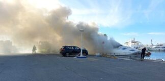 ESPAÑA – ARDE UNA YATE ATRACADO EN EL PUERTO MARINA DE MÁLAGA