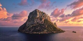 “ES VEDRÀ”, LOS ENÍGMAS DE LA MISTERIOSA ISLA DE IBIZA