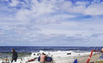 UN VELERO SE SOLTÓ DE SU AMARRA EN MONTEVIDEO, NAVEGÓ A LA DERIVA SIN TRIPULACIÓN UNA SEMANA Y MIRÁ DONDE TERMINÓ
