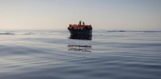 RESCATAN EN AUSTRALIA A 11 MARINEROS TRAS SEIS DÍAS DE NAUFRAGIO