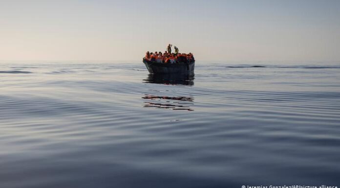 RESCATAN EN AUSTRALIA A 11 MARINEROS TRAS SEIS DÍAS DE NAUFRAGIO