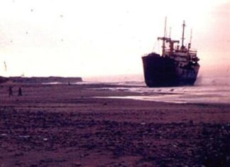 LA HISTORIA DEL NAUFRAGIO DE “CARIBEA”, EL BUQUE FANTASMA DEL PUERTO DE QUEQUÉN