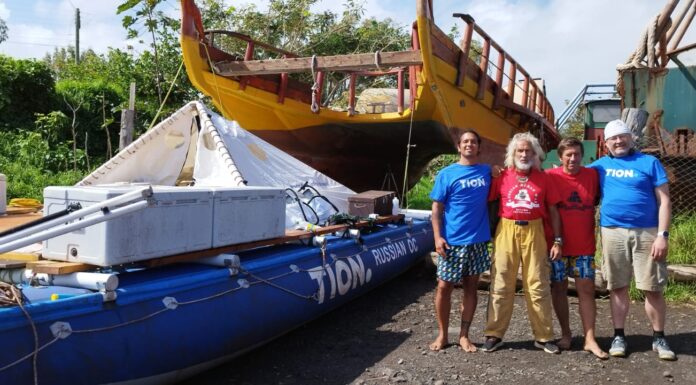 LA EXPEDICIÓN RUSA QUE NAUFRAGÓ EN EL PACÍFICO CONSTRUYÓ UN NUEVO TRIMARÁN EN LA ISLA DE PASCUA E INTENTARÁ CULMINAR LA AVENTURA