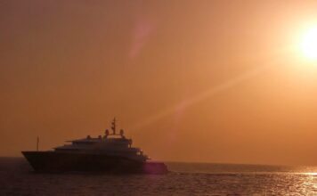 YATE CON CINCO PERSONAS A BORDO DESAPARECE EN EL MAR ROJO