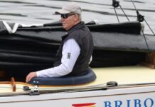 EL ANFITRIÓN DE JUAN CARLOS I QUE ADAPTÓ VELEROS PARA QUE PUDIERA NAVEGAR SENTADO