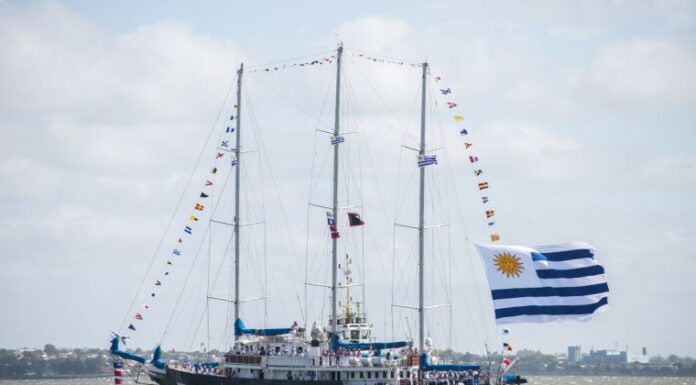 URUGUAY: ZARPÓ EL VELERO CAPITÀN MIRANDA
