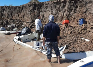 CAYÓ UNA BARRANCA EN LA FIESTA DEL SURUBÍ Y DESTROZÓ TRES LANCHAS