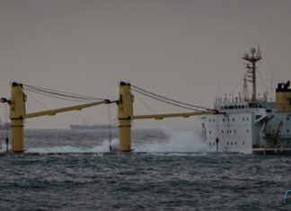 NAUFRAGIO – SE ROMPE EL CASCO DEL GRANELERO OS 35 ACCIDENTADO EN GIBRALTAR
