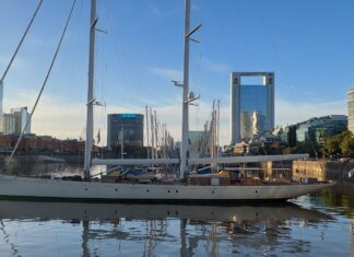 “DOÑA FRANCISCA”, EL SUPER MEGA VELERO DE 52 METROS DEL DUEÑO DE BUQUEBUS ESTÁ AMARRADO EN PUERTO MADERO