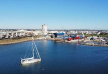EL BARCO MÁS NUEVO DE GREENPEACE, WITNESS, LLEGÓ POR PRIMERA VEZ AL PAÍS