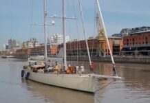 VIDEO – ASÍ DEJABA PUERTO MADERO LA “MEGA” GOLETA DE 52 METROS DEL DUEÑO DE BUQUEBUS