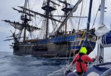 RESCATE EN EL MAR – GOTEMBURGO, EL VELERO DE MADERA MÁS GRANDE DEL MUNDO SALVA A UN YATE A VELA A LA DERIVA