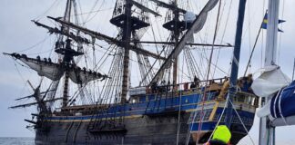 RESCATE EN EL MAR – GOTEMBURGO, EL VELERO DE MADERA MÁS GRANDE DEL MUNDO SALVA A UN YATE A VELA A LA DERIVA