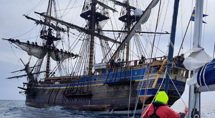 RESCATE EN EL MAR – GOTEMBURGO, EL VELERO DE MADERA MÁS GRANDE DEL MUNDO SALVA A UN YATE A VELA A LA DERIVA