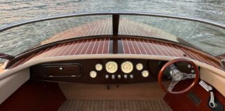 EL ARTE DE CONSTRUIR EMBARCACIONES CLÁSICAS DE CAOBA AL ESTILO DE LA “DOLCE VITA”