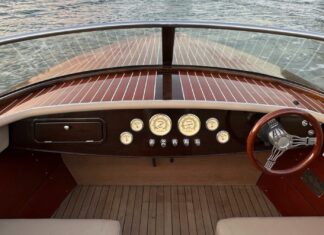 EL ARTE DE CONSTRUIR EMBARCACIONES CLÁSICAS DE CAOBA AL ESTILO DE LA “DOLCE VITA”