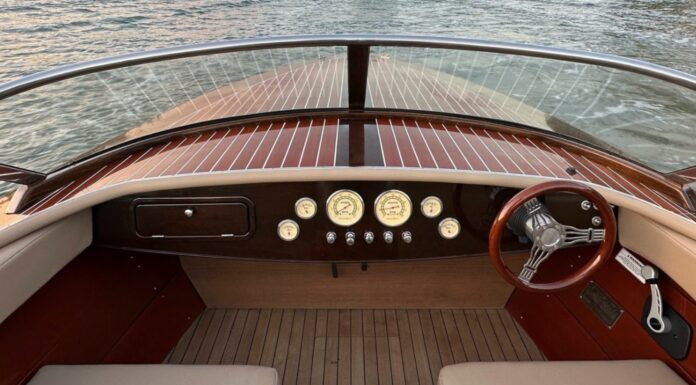 EL ARTE DE CONSTRUIR EMBARCACIONES CLÁSICAS DE CAOBA AL ESTILO DE LA “DOLCE VITA”