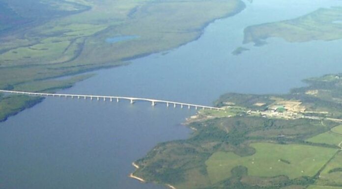 EN LANCHA BANDA INTERNACIONAL DESEMBARCABAN LA DROGA A POCOS KILÓMETROS DE CARMELO