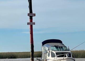 ¿SE PUEDE AMARRAR A UNA BALIZA O BOYA EN EL RÍO?