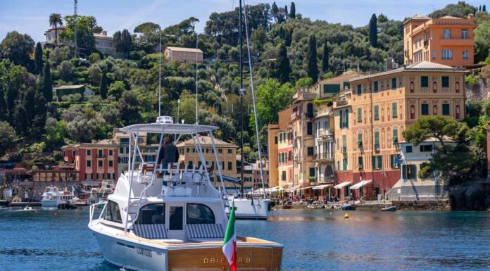 BERTRAM YACHTS AMPLIA LA PRODUCCIÓN Y COMPLETA EL NUEVO BERTRAM 35 EN ITALIA