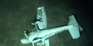 UN AVIÓN ATERRIZÓ DE EMERGENCIA EN EL RÍO PARANÁ Y SUS TRIPULANTES DEBIERON SER RESCATADOS