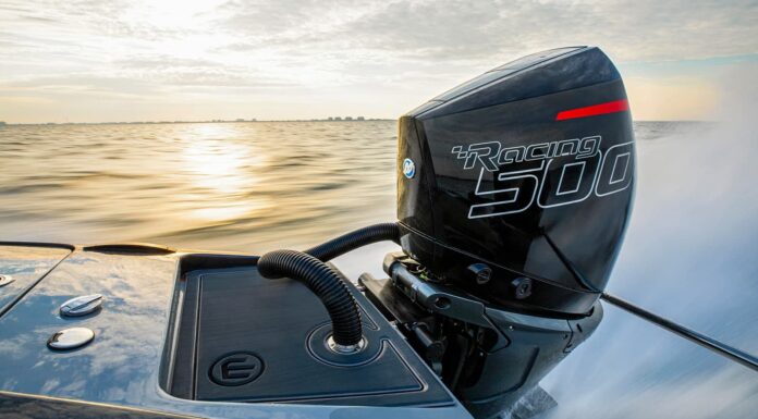 MERCURY RACING CELEBRA LOS 50 AÑOS Y PRESENTA EL FUERA DE BORDA 500 R