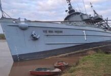 HISTÓRICO BUQUE MUSEO SOBRE EL RÍO PARANÁ CORRE PELIGRO DE HUNDIMIENTO POR LA BAJANTE DEL AGUA