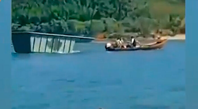 EL TRASLADO DE UNA PISCINA SOBRE EL RÍO PARANÁ DIO QUE HABLAR EN LAS RRSS