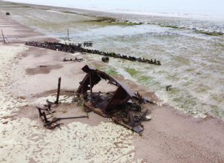 ARQUEÓLOGOS SUBMARINOS ESTUDIAN LOS RESTOS DE UNA EMBARCACIÓN DE FINES DEL SIGLO XIX