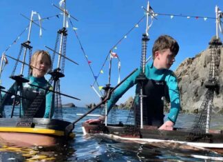 SON HERMANOS, ESTÁN MOTIVADOS Y QUIEREN CIRCUNNAVEGAR LA ANTÁRTIDA CON ESTOS DOS PEQUEÑOS BARCOS A ESCALA