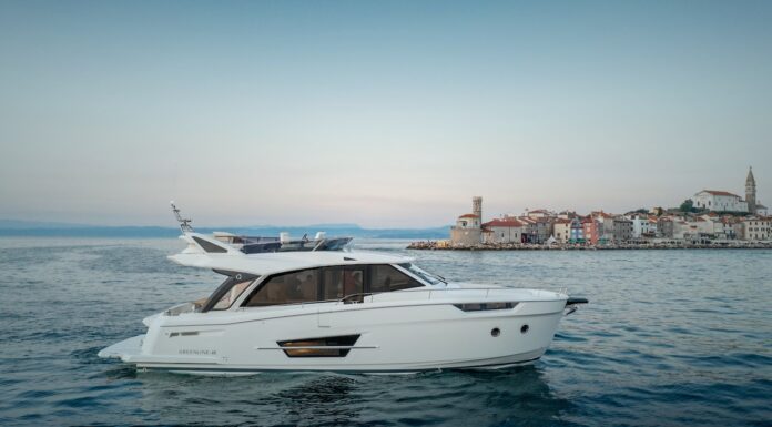 GREENLINE 45 FLY HDRIVE: EL EQUILIBRIO PERFECTO ENTRE PRESENTE Y FUTURO