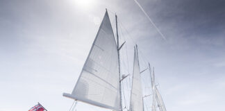 EL VELERO DE JEFF BEZOS Y SU FLOTILLA PRIVADA CONQUISTAN EL MEDITERRÁNEO