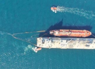 UN BARCO QUE REPOSTABA EN GIBRALTAR PROVOCA UN VERTIDO EN LA BAHÍA DE ALGECIRAS