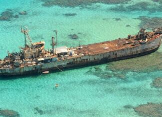 LA DISPUTA POR UN BARCO ENCALLADO EN UN ARRECIFE AMENAZA CON LLEVAR A CHINA Y FILIPINAS A UN CONFLICTO