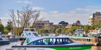 MALENA GALMARINI NAVEGÓ UNA LANCHA DE PASAJEROS ELÉCTRICA