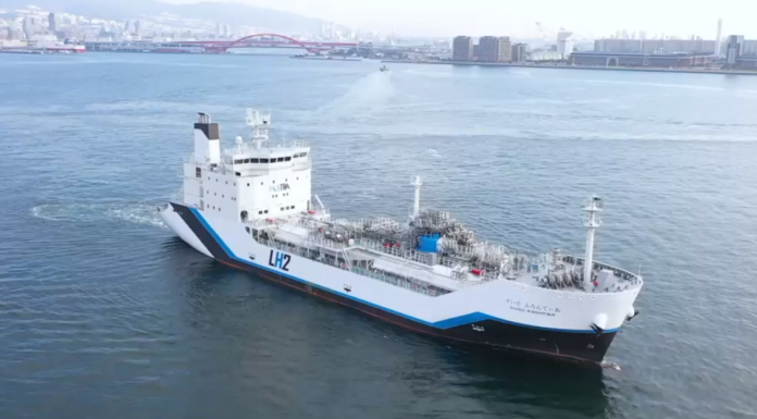 ESTE BUQUE CARGUERO DE HIDRÓGENO, CONSTRUIDO POR KAWASAKI, ACABA DE COMPLETAR UN VIAJE HISTÓRICO