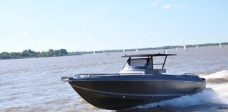 TV – HOY EN ESLORAS UNA AUTÉNTICA OFF SHORE, LA MEDITERRANEAN 380 CONSOLA CENTRAL