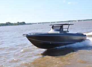 TV – HOY EN ESLORAS UNA AUTÉNTICA OFF SHORE, LA MEDITERRANEAN 380 CONSOLA CENTRAL