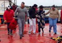 PREFECTURA RESCATÓ A TRES TRIPULANTES DE UNA LANCHA QUE SE HUNDIÓ FRENTE A BAHÍA BLANCA