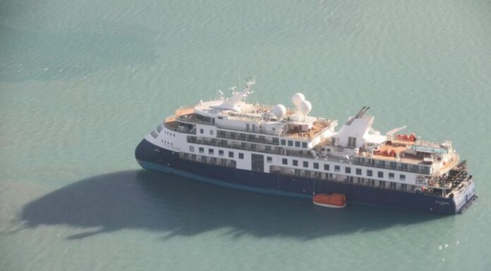 EL CRUCERO DE EXPEDICIÓN “OCEAN EXPLORER” ENCALLÓ EN GROENLANDIA