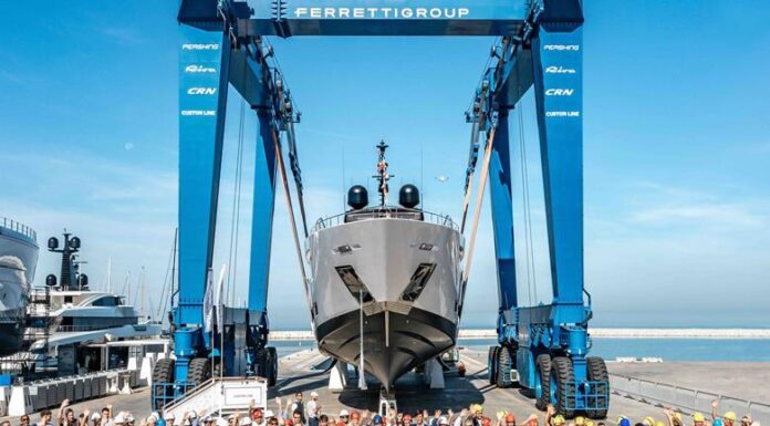 CUSTOM LINE LANZA SEIS SUPERYATES EN 8 SEMANAS