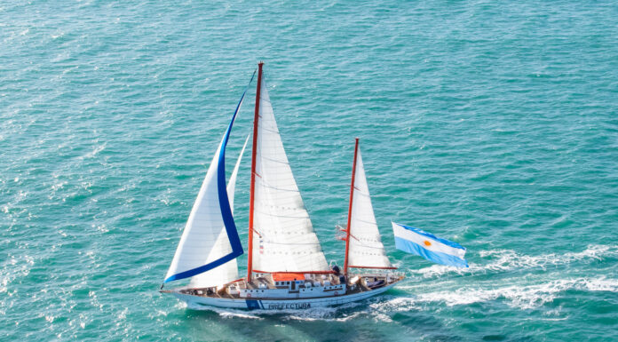 EL MOTOVELERO DR. BERNARDO HOUSSAY REALIZÓ UNA NAVEGACIÓN DE INSTRUCCIÓN