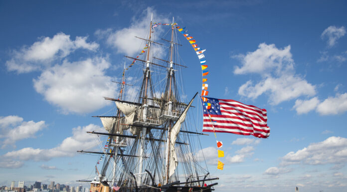 EL BARCO MILITAR MÁS ANTIGUO EN ACTIVIDAD TIENE 225 AÑOS, ESTÁ HECHO DE MADERA Y LUCHÓ CONTRA PIRATAS