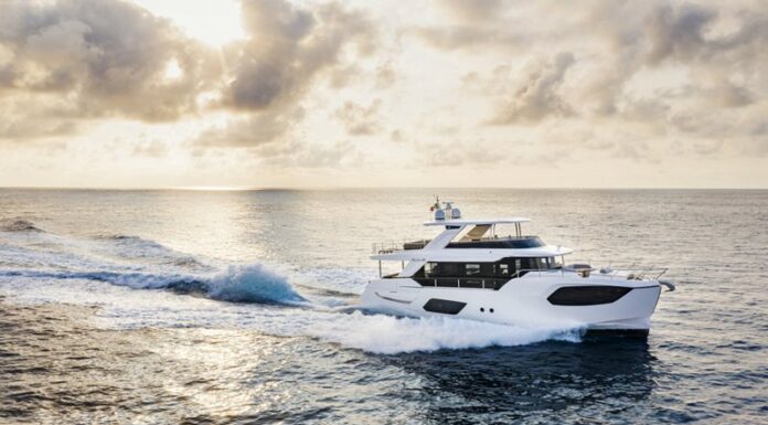 ABSOLUTE NAVETTA 70: EL ENCANTO DE UN YATE COMPLETAMENTE NUEVO