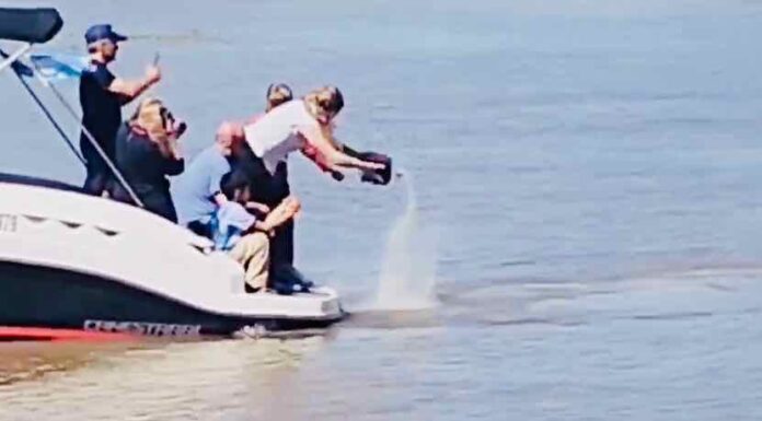 ¡PROMESA CUMPLIDA!, LAS CENIZAS DE ROBERTO “LOCO” NARDINI FUERON ARROJADAS A LAS AGUAS DEL RÍO