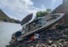 UNA LANCHA SE ESTRELLÓ CONTRA LAS PIEDRAS DE LA COSTA EN EL LAGO SAN ROQUE