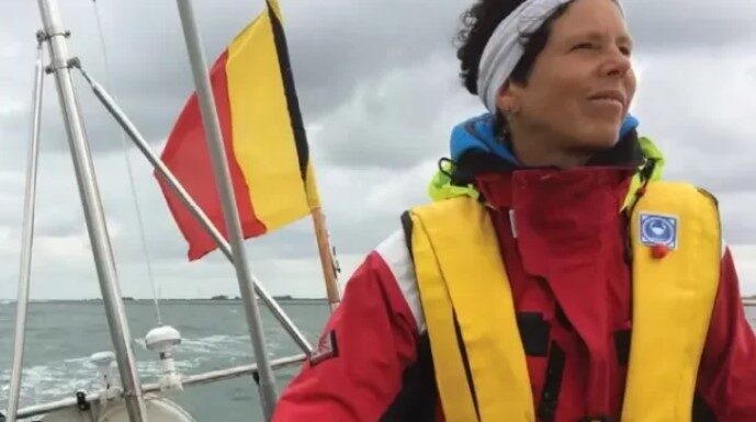 EUGENIE NAVEGA SOLA EN UN VELERO DESDE HOLANDA HACIA USHUAIA